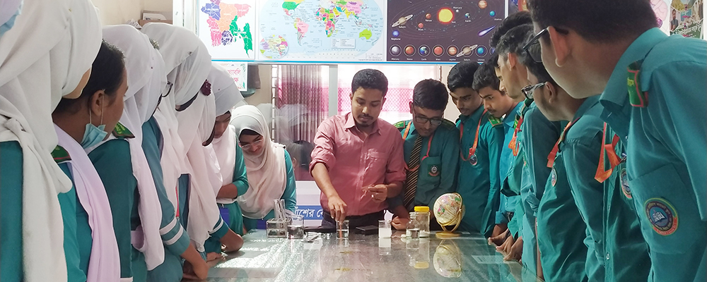 শিক্ষার্থীদের ল‌্যাব ক্লাস